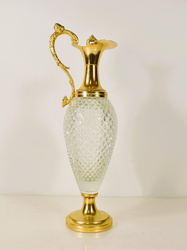 Italiaanse karaf met geslepen glas en vergulde montuur.