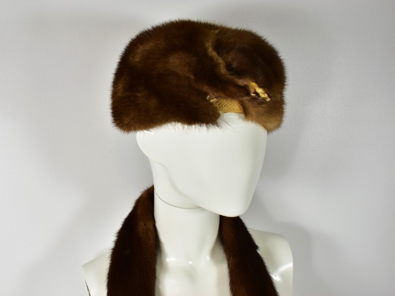Vintage nertsbont set – muts en lange sjaal – midden 20e eeuw.