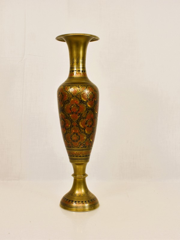 Oosterse messing siervaas met bloemenmotief.