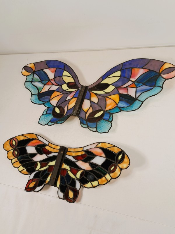 Twee paar glas-in-lood vlindervleugels, Tiffany-stijl.