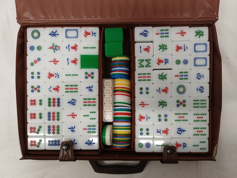 Mahjong set