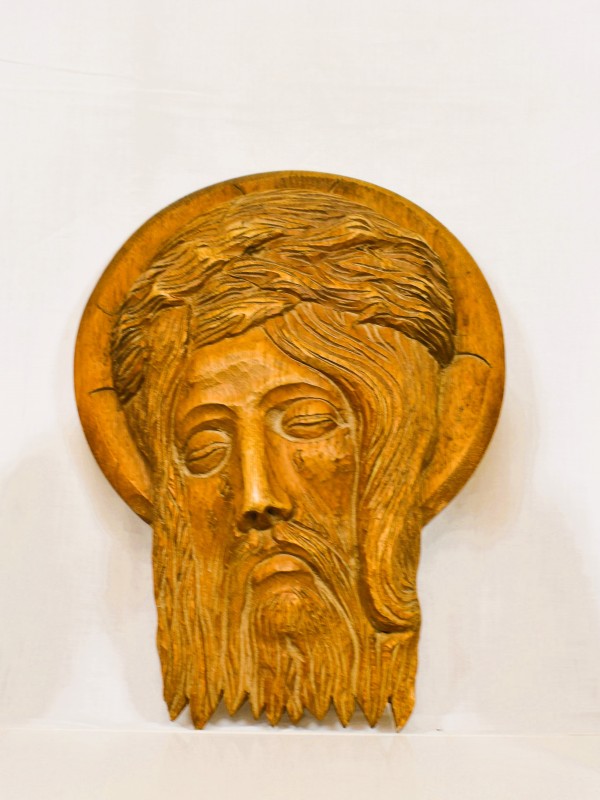 Houten wandreliëf met Christushoofd.