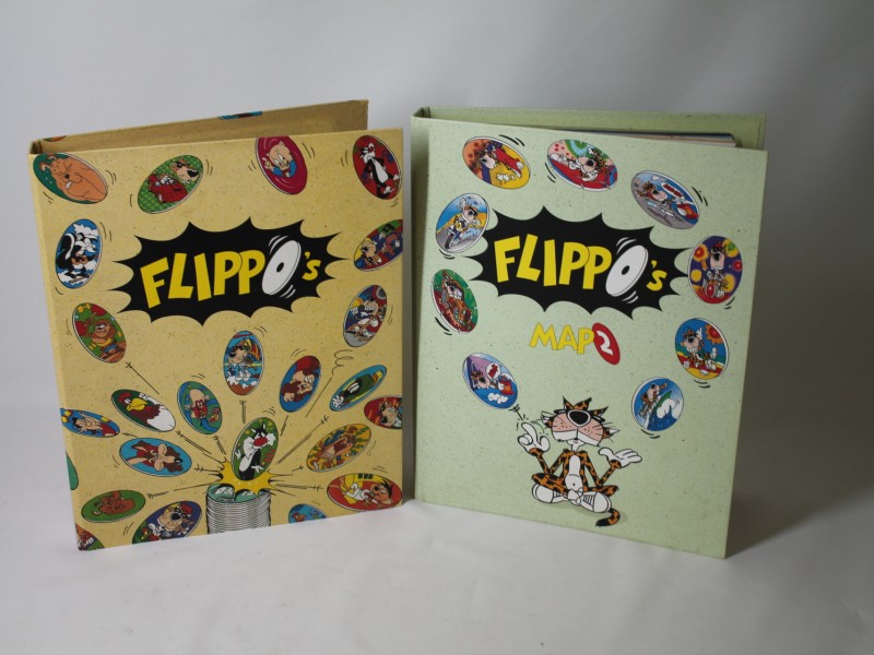 Verzameling flippo's in verzamelmap(Art. 3574)