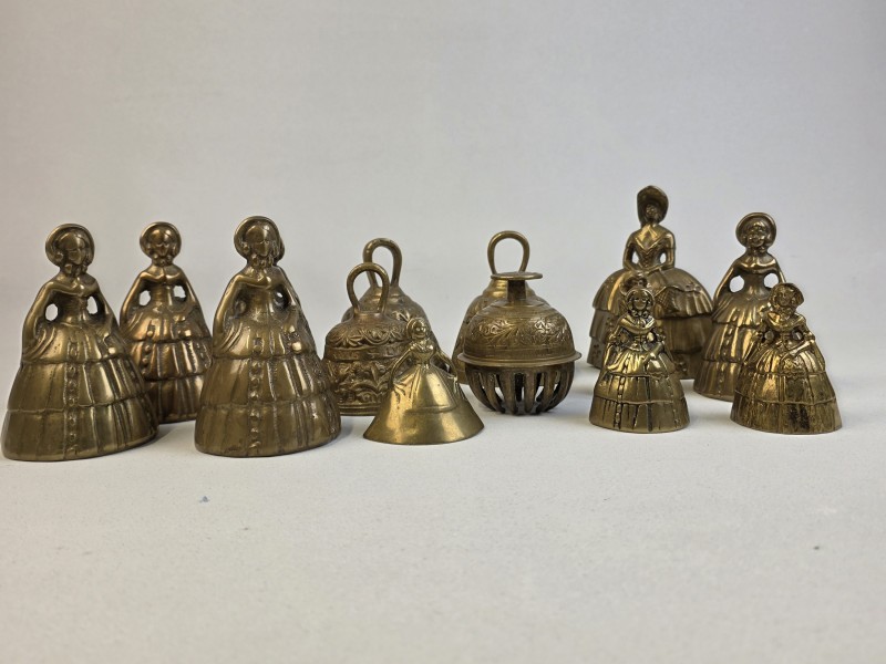 Lot van 14 antieke koperen bellen