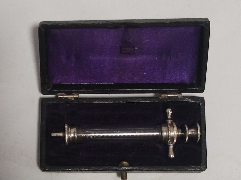 Antieke injectiespuit