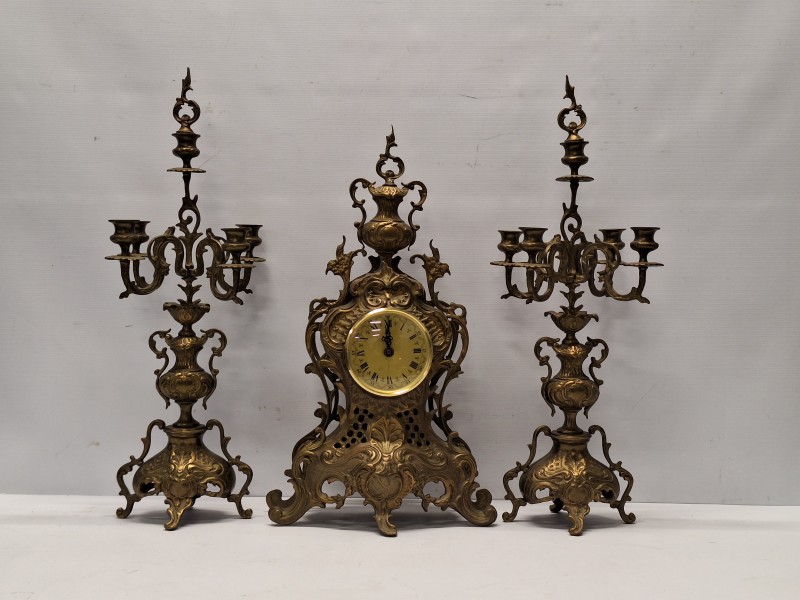Napoleon III stijl penduleset - Verguld bronzen klok met bijpassend paar kandelaars