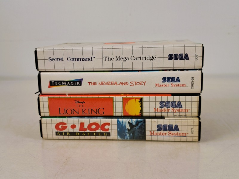 Lot van 4 Sega Master System spellen in doos.