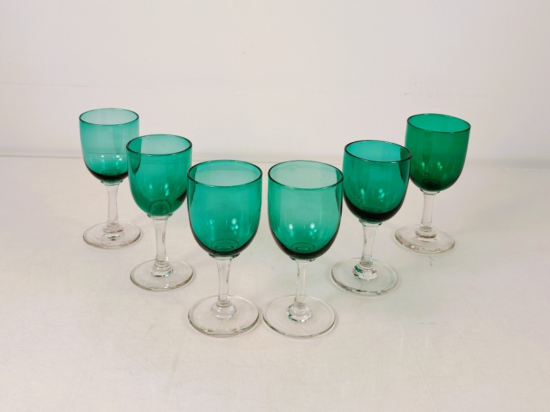 Set van 6 antieke Bristol Green wijnglazen.