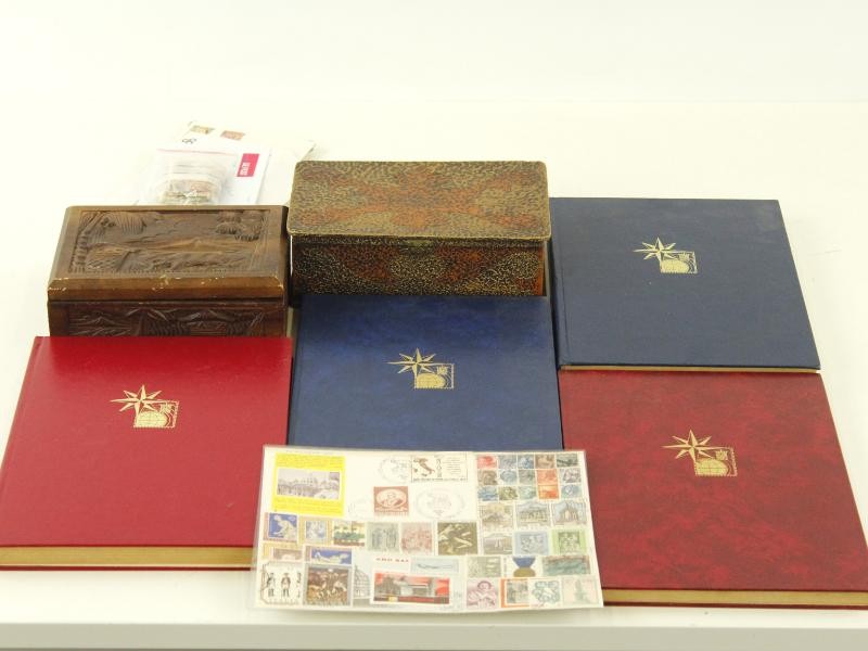 Groot lot van postzegels en postzegel artikelen (2)