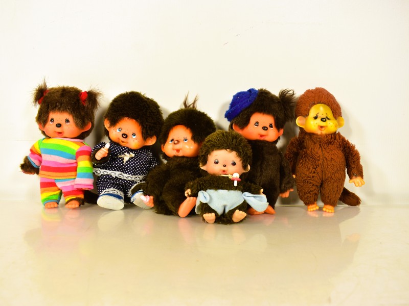 Lot van 6 Monchhichi knuffelpoppen van Sekiguchi.