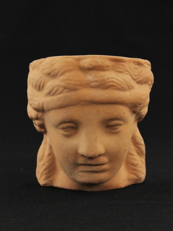Terracotta bloempot / sierpot vrouwenhoofd klassieke stijl (Tanit)