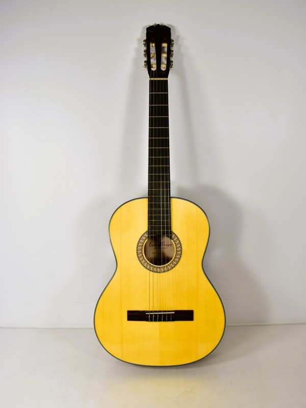 Emanuel Velazquez klassieke gitaar – model CG106S.