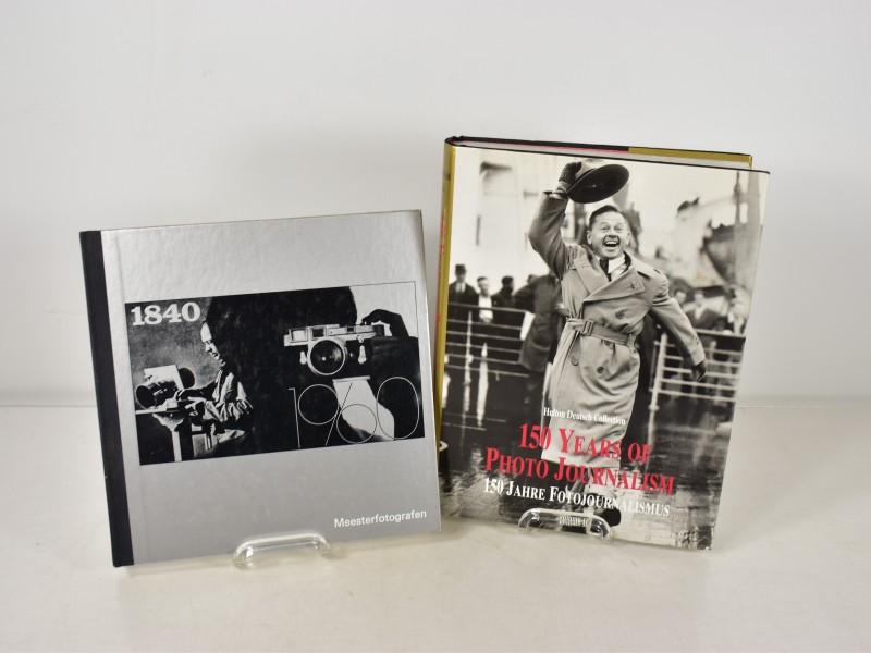 Twee fotoboeken over fotografie en fotojournalistiek.