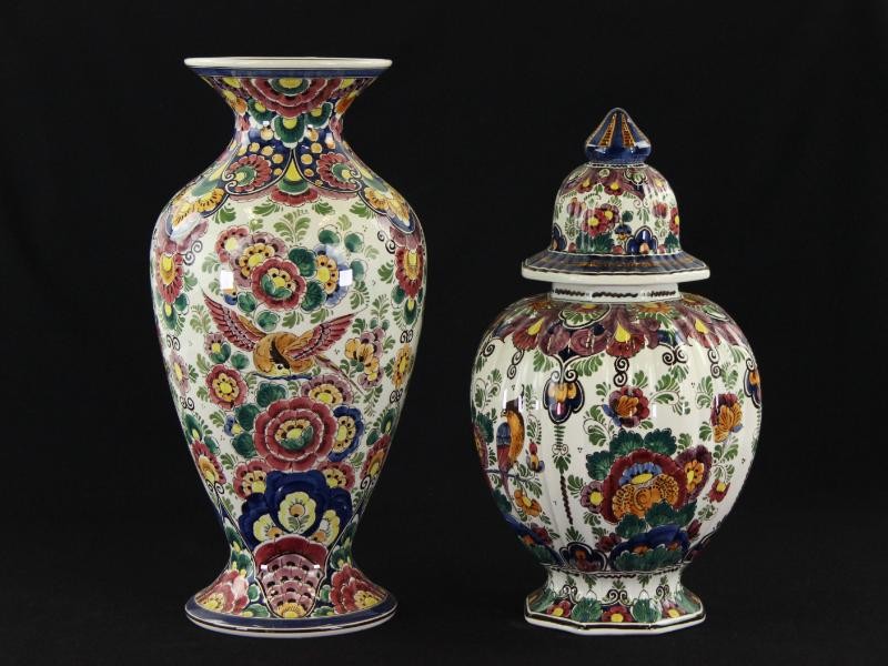 Grote Delft polychrome vaas en dekselpot - handbeschilderd - Nederland
