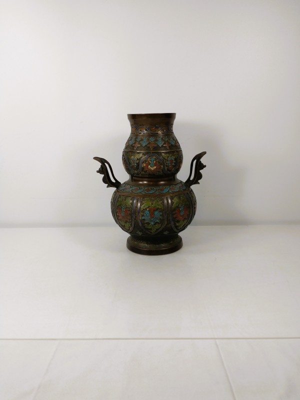 Oosterse cloisonné vaas met diergrepen.