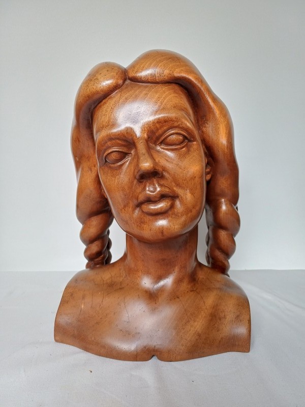 Houten buste dame