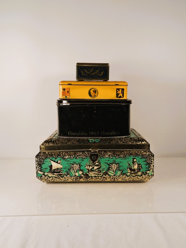 Set van 4 vintage blikken dozen met decoratieve prints.