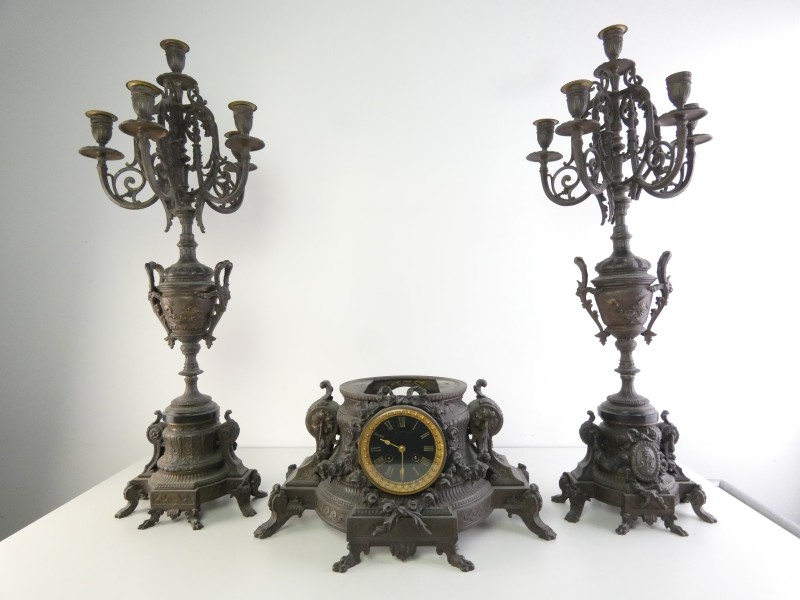 Bronzen haardklokset (klok + 2 kandelaars)