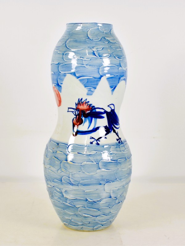 Keramische vaas met vogeldecor in blauw en wit.