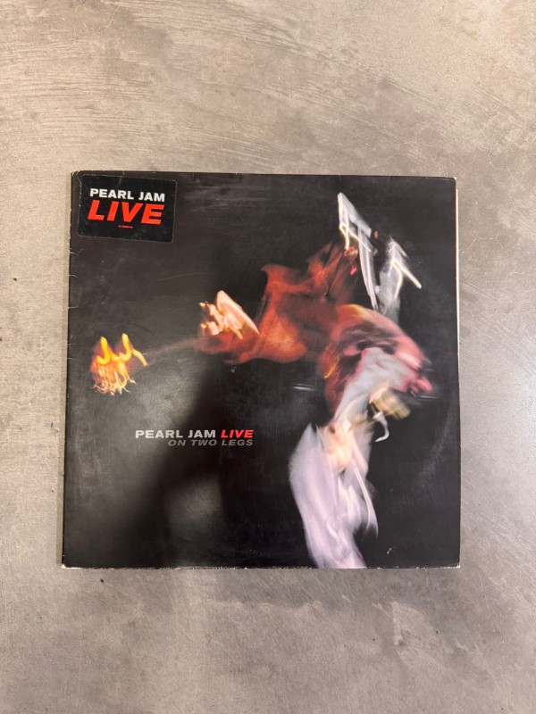 Pearl Jam – Live on Two Legs