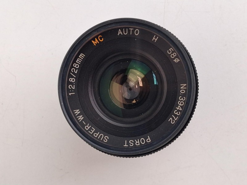 Vintage Porst Super-WW 28mm f/2.8 MC Auto H lens met een 58mm