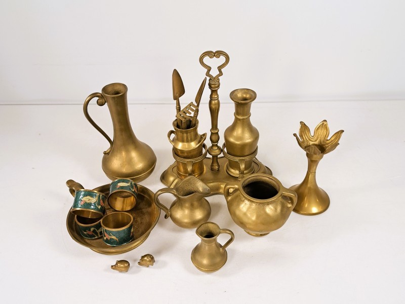 Lot van vintage messing en koperkleurige decoratievoorwerpen.