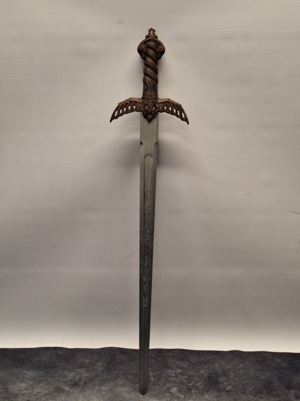 Fantasy kortzwaard met gedetailleerd drakengave - ideaal voor decoratie of cosplay
