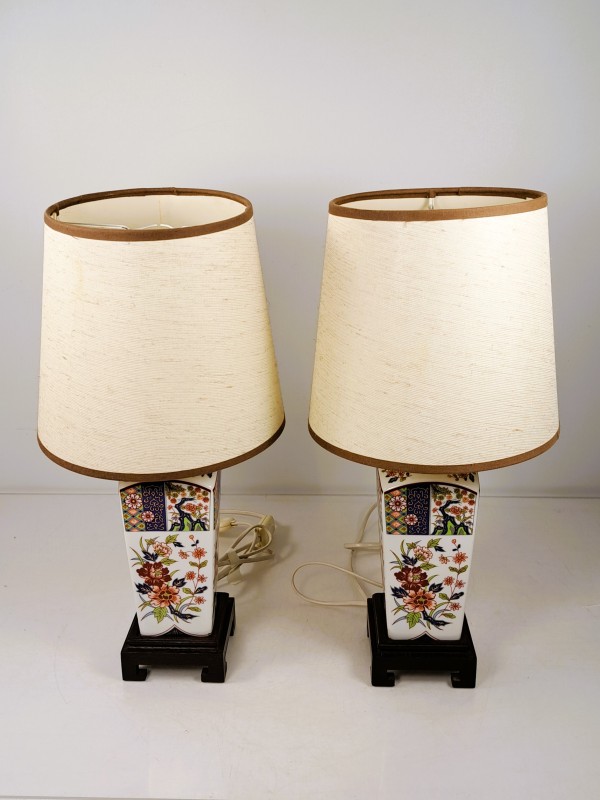 Set van 2 Japanse tafellampen in Imari-stijl met porseleinen voet.