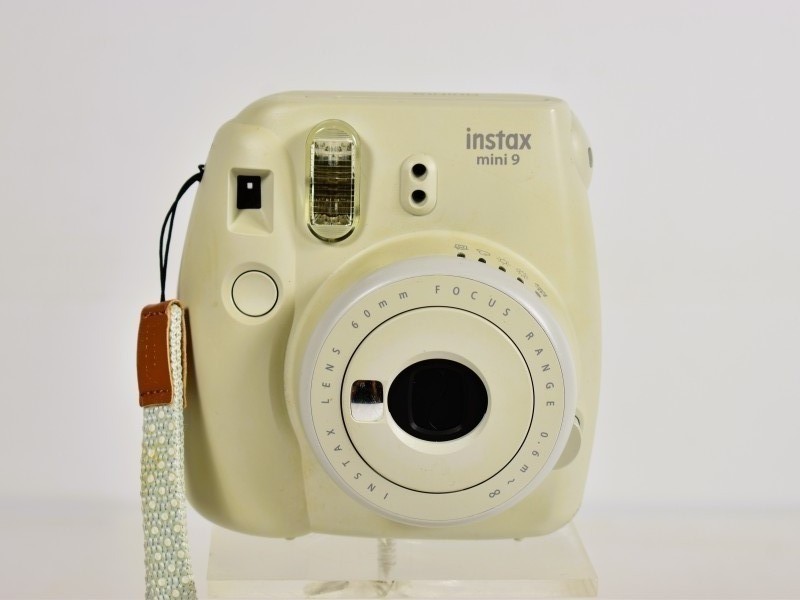 Fujifilm Instax Mini 9 instantcamera met draagtas.