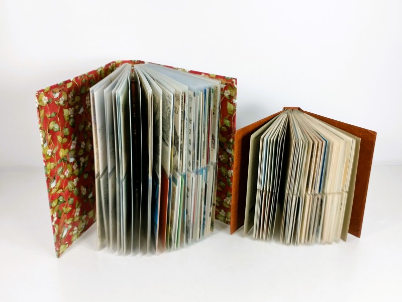 Verzameling post QSL-kaarten en filatelistische maximumkaarten in albums.