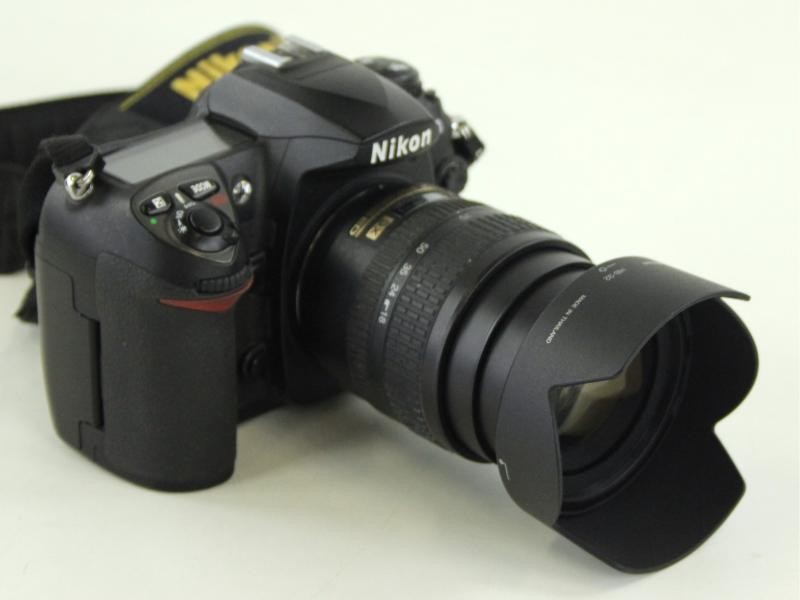 Nikon D200 DSLR-camera met AF-S DX Nikkor 18-70mm lens en accessoires