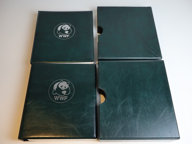 Twee WWF postzegelalbums
