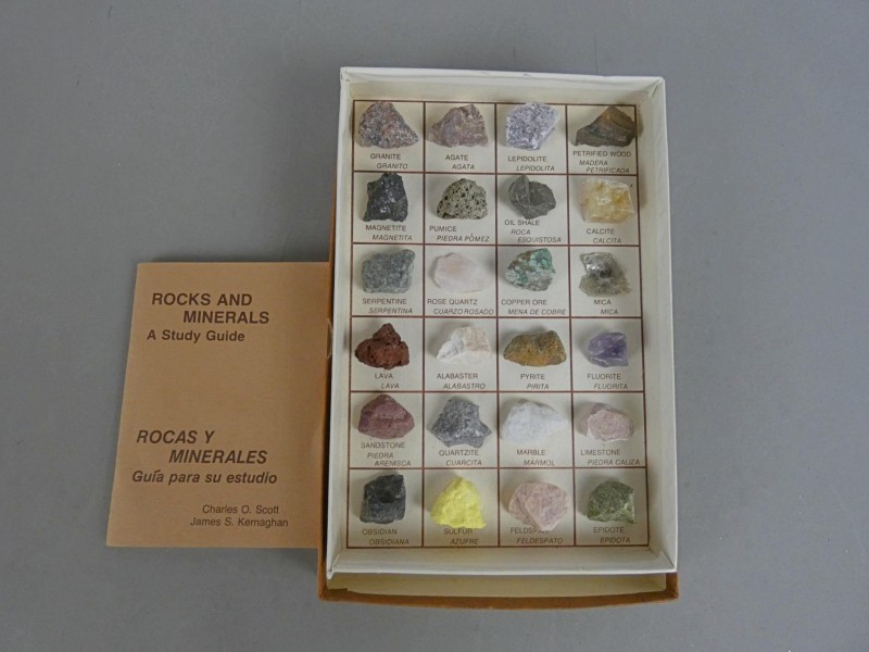 24 Gesteenten & mineralen met tweetalige handleiding
