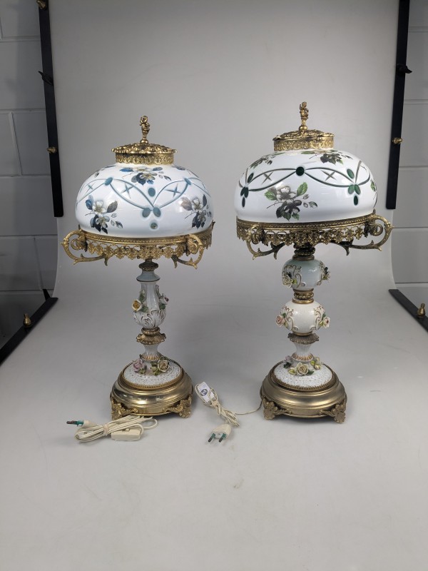 Set van 2 klassieke tafellampen met porselein en messing – bloemendecor