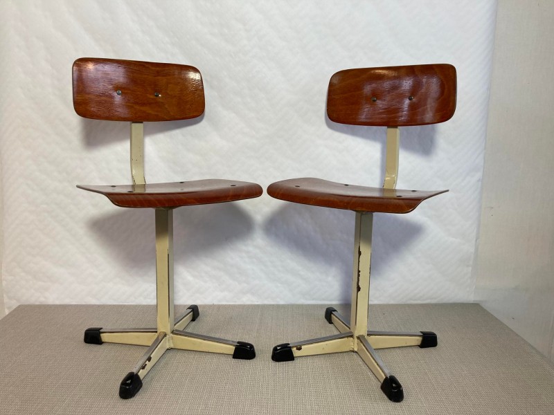 2 vintage kinder bureaustoeltjes