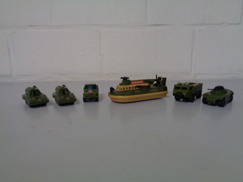 Set van leger voertuigjes "Matchbox" "Unimog"