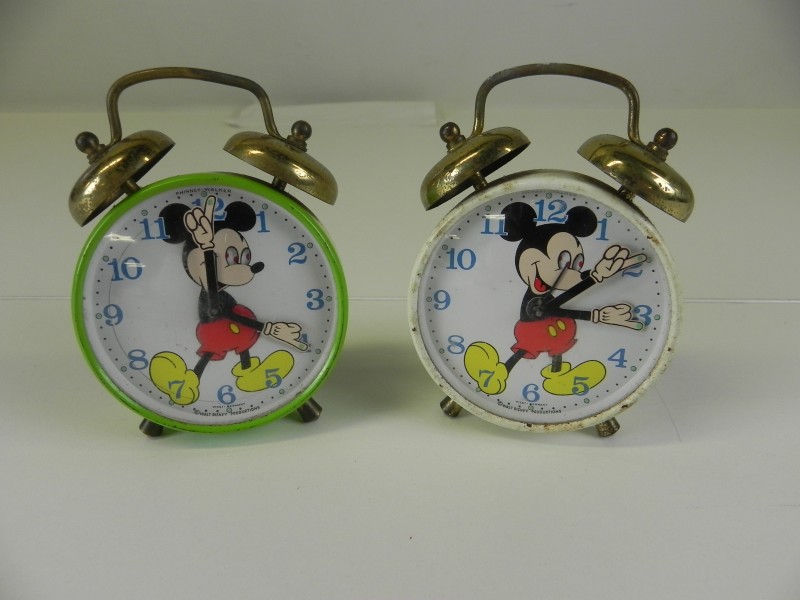 2 vintage wekkers met Mickey Mouse