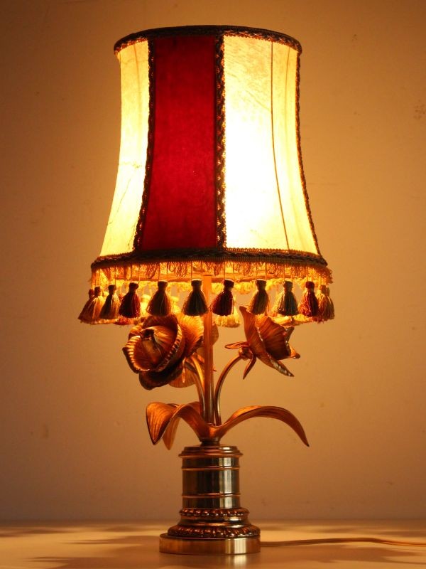 Grand verstoring erven Vintage Massive tafellamp met gouden rozen - De Kringwinkel