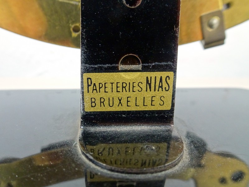 Oude brievenweegschaal