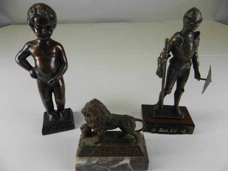 3 souvenir beeldjes 20e eeuw