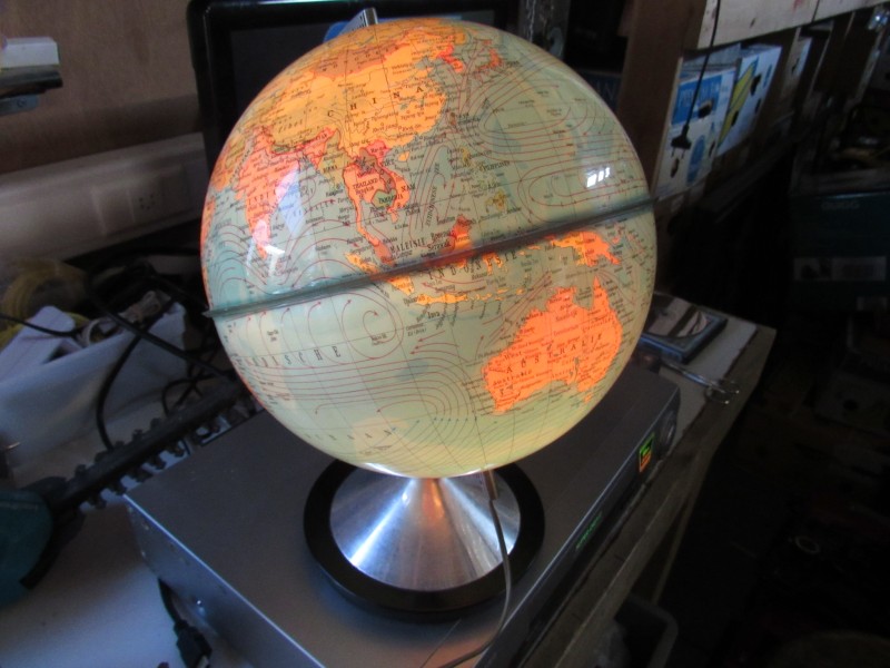 Wereldbol  " Standaard Globe " met ingebouwd licht ( 1966 )