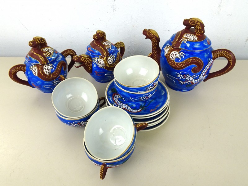 Aziatische porseleinen thee-setje