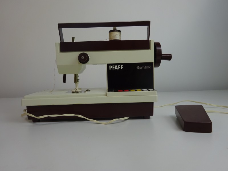 Vintage Kinder Naaimachine: Pfaf Tipmatic, Martin Fuchs