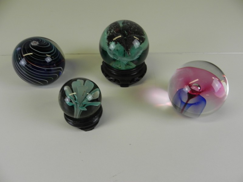 4 vintage paperweights kringwinkel