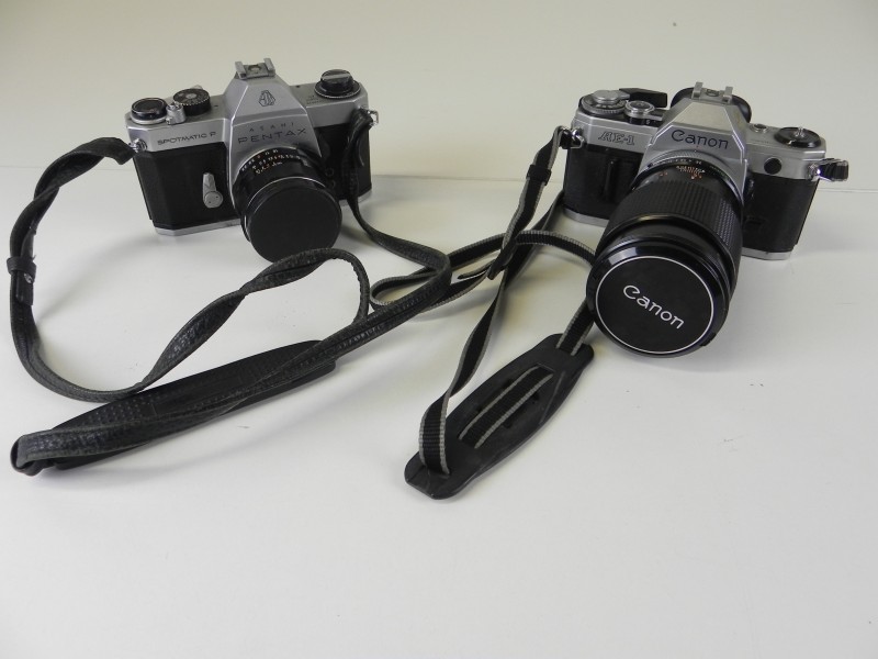 2 Vintage camera's Asahi Pentax & Canon