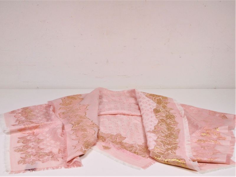 Disco bron september Vintage roze sjaal gemerkt Louis Vuitton - De Kringwinkel