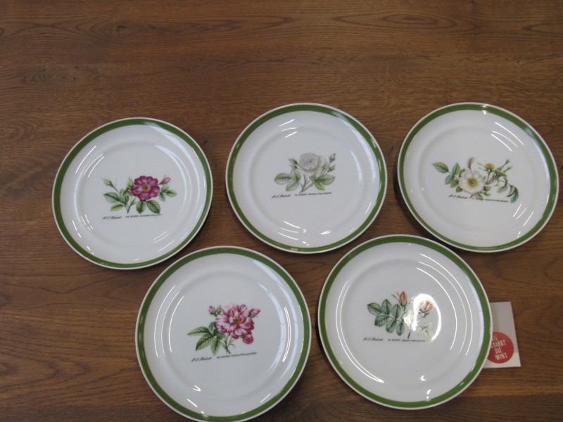 vijf dessertbordjes versierd met bloemen P.J.Redouté