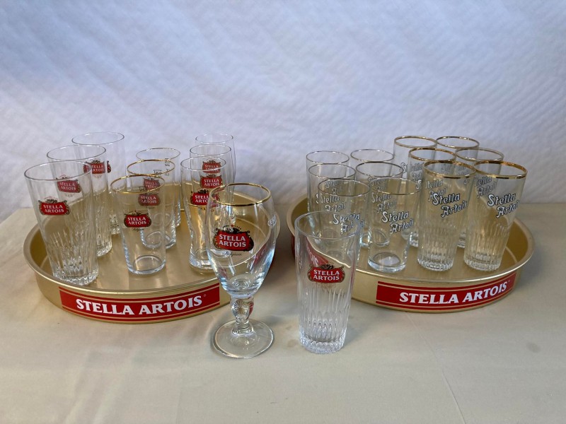Lot Stella Artois glazen en plateaus