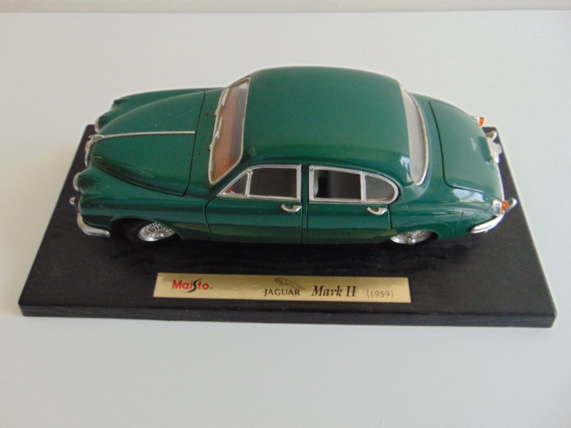 Schaalmodel 1:18 Maisto® Jaguar Mark II (1959)