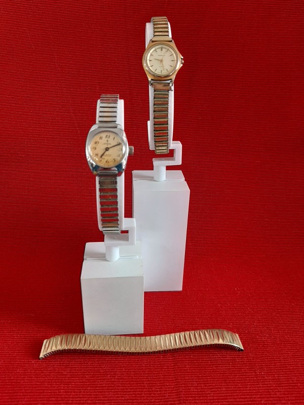 2 vintage uurwerken en een extra polsbandje (fixo flex)